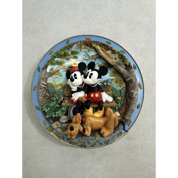 Bradford Exchange Disney 3D Plate "Friendship Makes you Warm All Over"  New - Picture 1 of 3